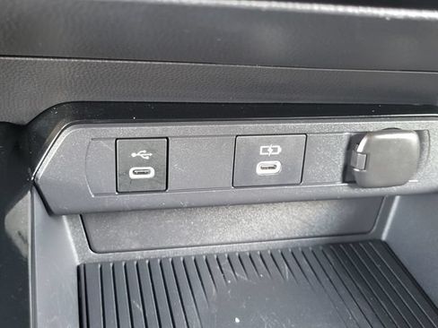 Used 2024 Toyota Prius XLE FWD image 16