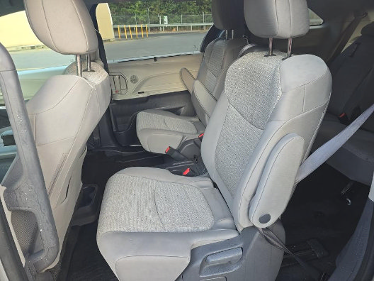 Used 2021 Toyota Sienna LE AWD/4WD image 3
