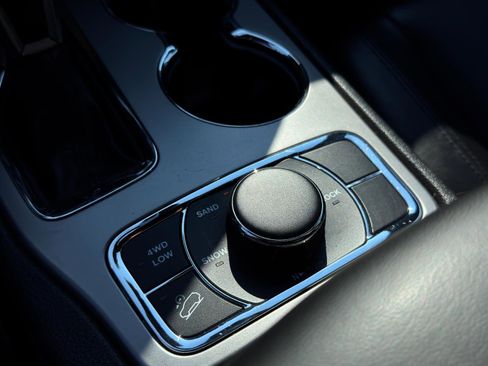 Used 2021 Jeep Grand Cherokee Limited image 22