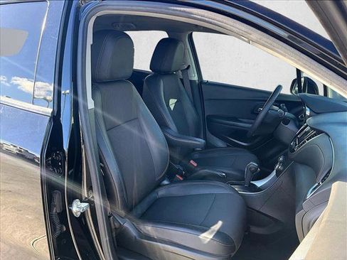 Certified 2022 Chevrolet Trax LT w/ Driver Confidence Package image 9