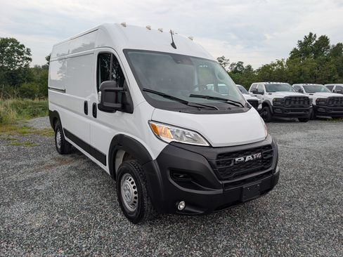 Used 2024 RAM ProMaster 2500 w/ Convenience Group FWD image 7