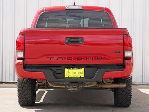 Used 2019 Toyota Tacoma TRD Sport w/ Technology Package image 10