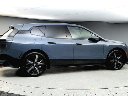 Used 2025 BMW iX xDrive50 w/ Premium Package image 7