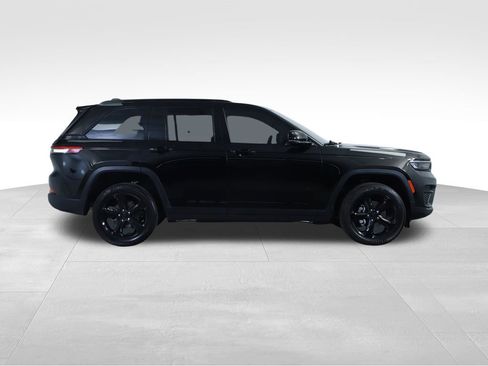Used 2024 Jeep Grand Cherokee Altitude RWD image 14