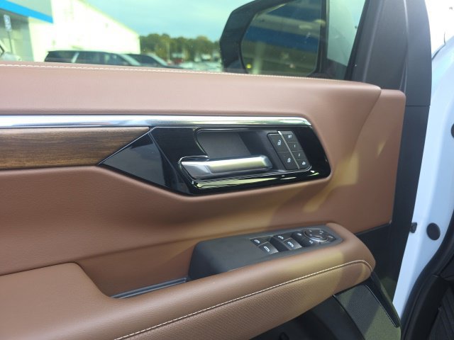 Used 2026 Chevrolet Suburban High Country AWD/4WD image 17