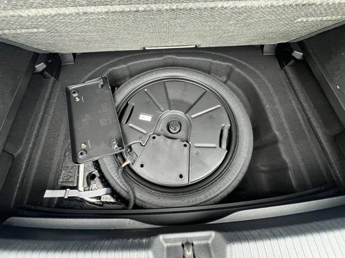 Certified 2025 Volkswagen GTI Autobahn FWD image 29