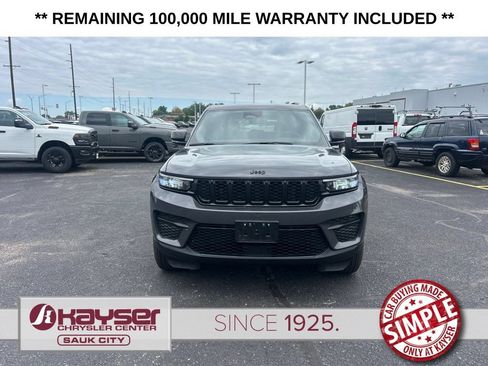Used 2024 Jeep Grand Cherokee Altitude AWD/4WD image 3