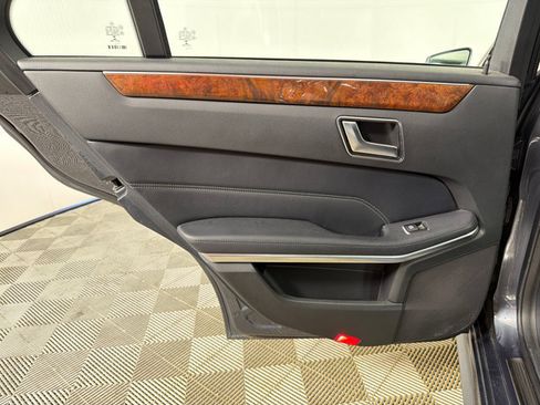 Used 2014 Mercedes-Benz E 350 4MATIC Sedan image 24