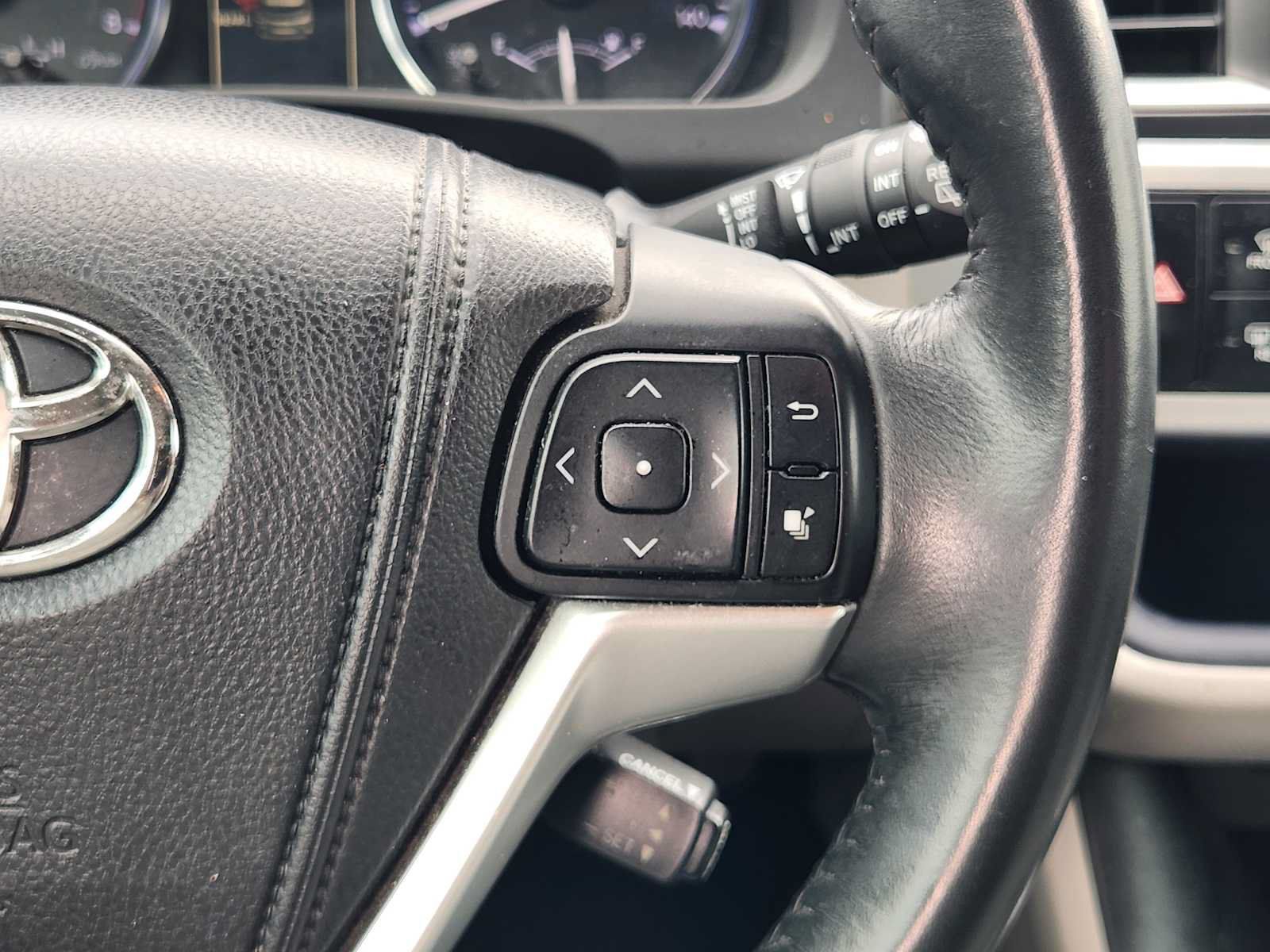 Used 2014 Toyota Highlander XLE FWD image 27