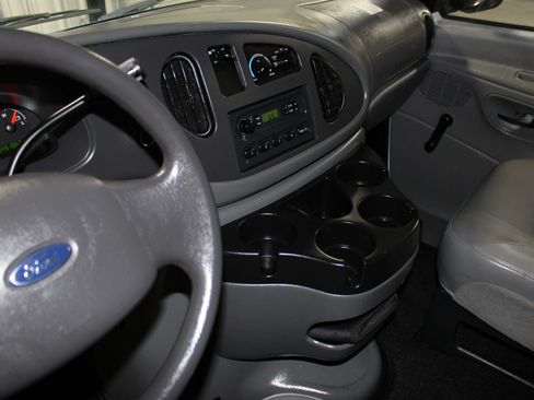 Used 2006 Ford E-350 and Econoline 350 Super Duty RWD image 15