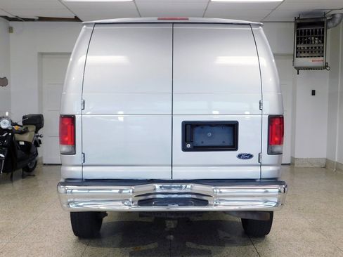 Used 2014 Ford E-250 and Econoline 250 w/ Power Group image 8