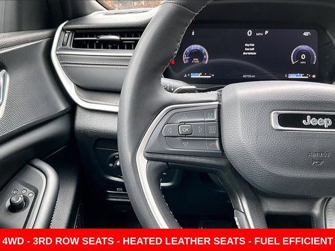 Used 2024 Jeep Grand Cherokee L Laredo image 11