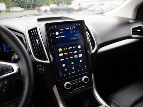 Used 2024 Ford Edge SEL image 13