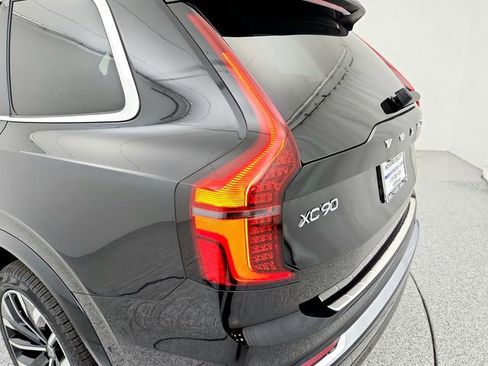 New 2026 Volvo XC90 B6 Plus w/ Protection Package Premier image 32