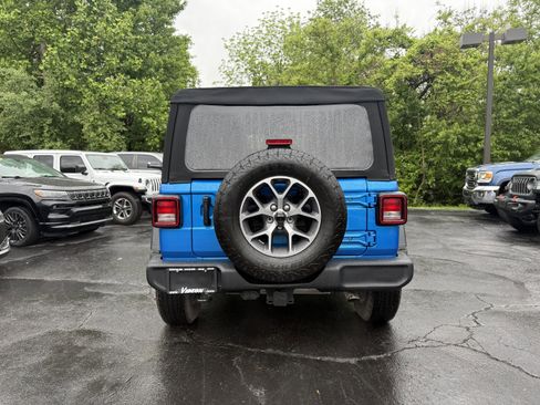 Used 2024 Jeep Wrangler Sport AWD/4WD image 5