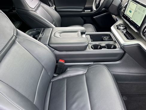 Used 2025 Ford Expedition Max Platinum AWD/4WD image 16