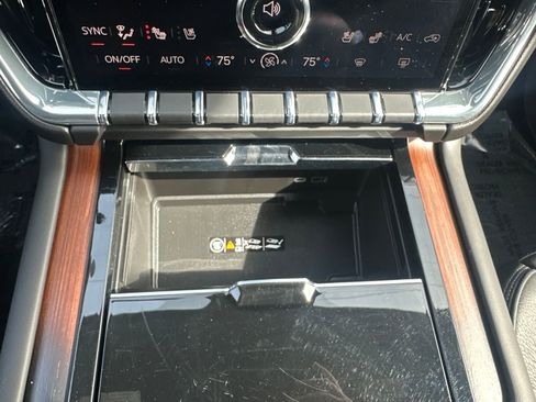 Used 2025 GMC Yukon XL Denali AWD/4WD image 71