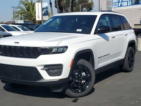 New 2025 Jeep Grand Cherokee Altitude image 33