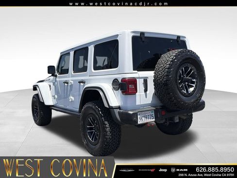Used 2024 Jeep Wrangler Unlimited Rubicon AWD/4WD image 8
