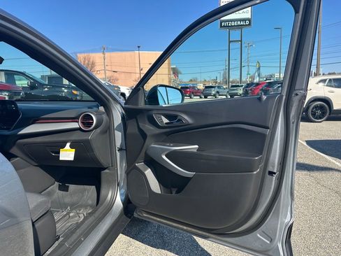 New 2026 Chevrolet Trax LT image 17