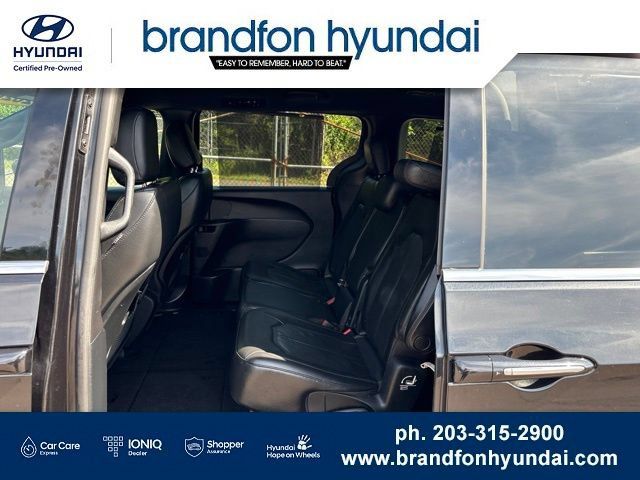 Used 2020 Chrysler Pacifica Touring-L FWD image 21