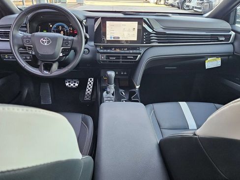 Used 2025 Toyota Camry SE FWD image 17