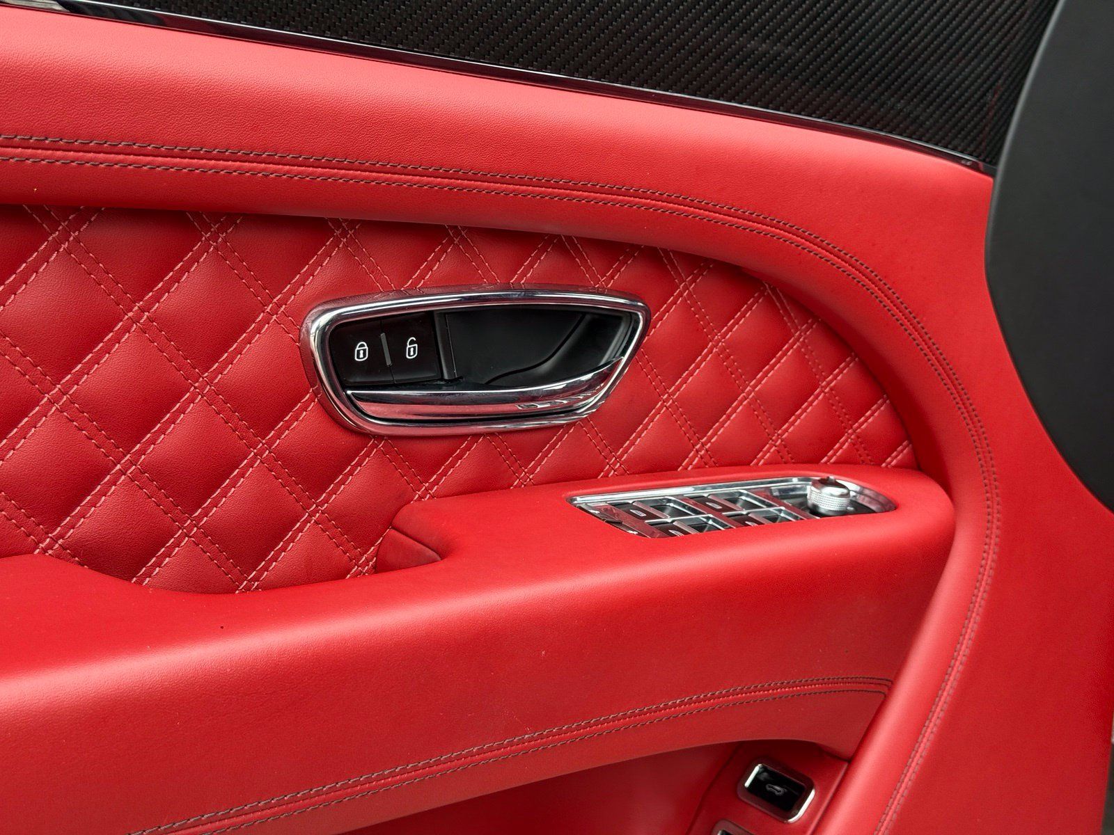 Used 2021 Bentley Bentayga AWD/4WD image 22