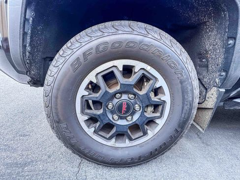 Used 2024 Toyota Tacoma TRD Off-Road AWD/4WD image 15