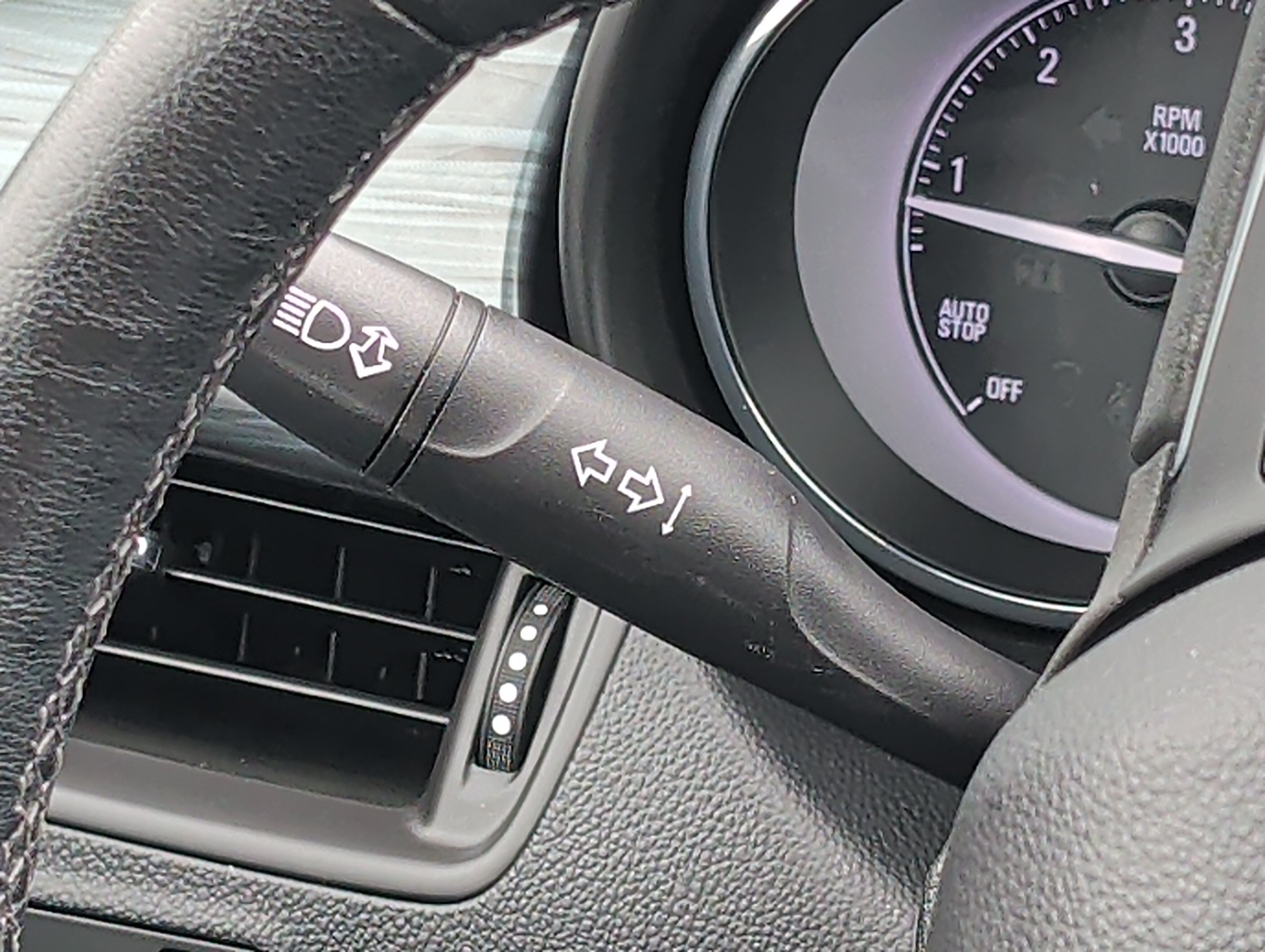 Used 2019 Buick Envision Essence FWD image 29