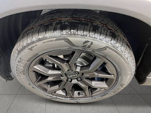 Certified 2025 Honda Pilot Touring image 11