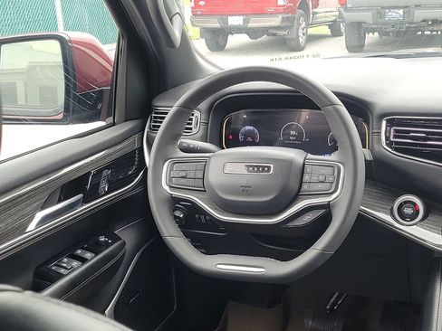 Used 2022 Jeep Wagoneer Series II RWD image 15