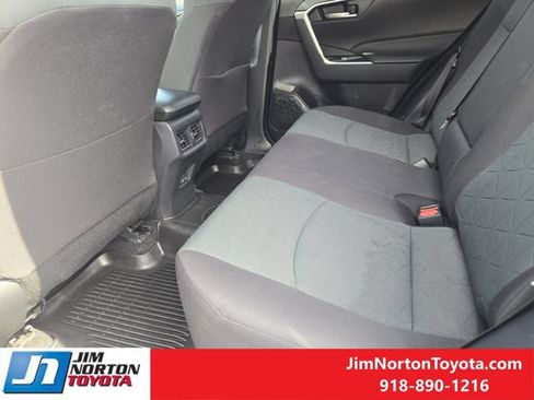 Used 2025 Toyota RAV4 XLE FWD image 32