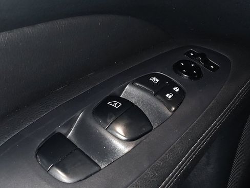 Used 2020 Nissan Pathfinder S image 27