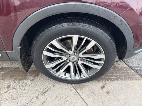 Used 2019 Ford Explorer Platinum image 12