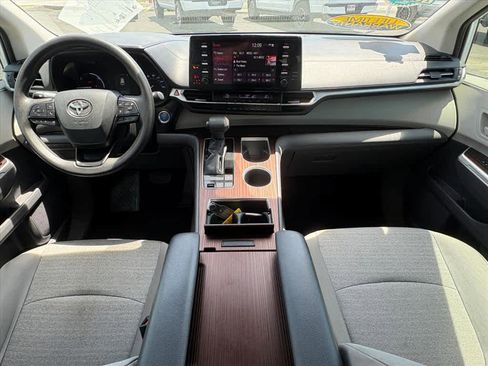 Used 2022 Toyota Sienna LE FWD image 12