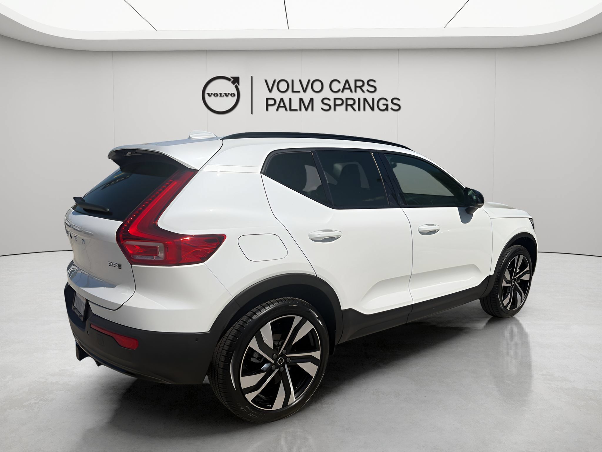 Used 2025 Volvo XC40 B5 Ultra AWD/4WD image 6