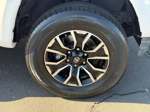 Used 2020 Toyota Tacoma TRD Sport w/ Technology Package RWD image 9