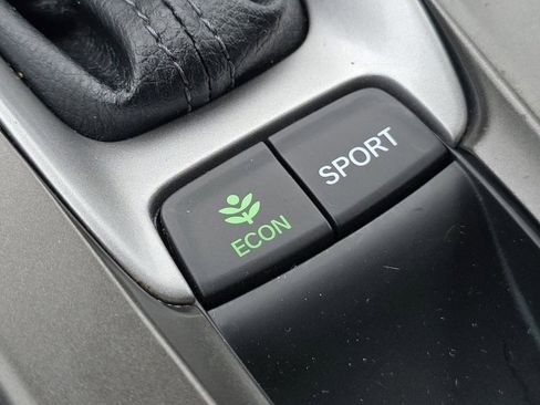 Used 2018 Honda Accord Sport image 8