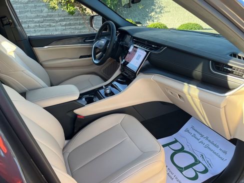 New 2025 Jeep Grand Cherokee L Limited image 12