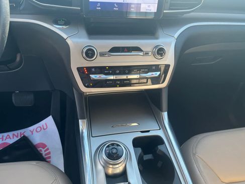 Used 2020 Ford Explorer XLT w/ Equipment Group 202A image 17