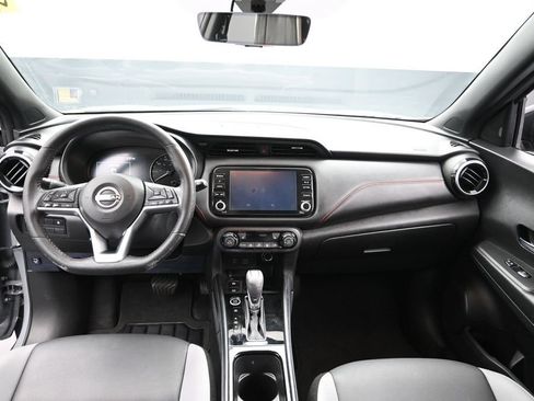Used 2022 Nissan Kicks SR w/ Premium Package FWD image 16
