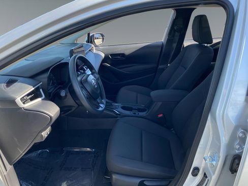 Used 2025 Toyota Corolla LE image 9