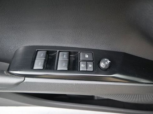 Used 2026 Toyota Camry SE image 9