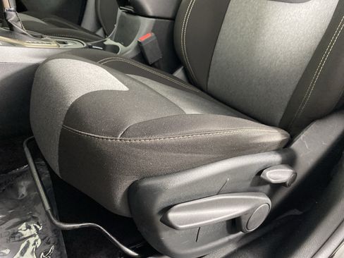 Used 2018 Jeep Cherokee Latitude w/ Safety Group AWD/4WD image 16