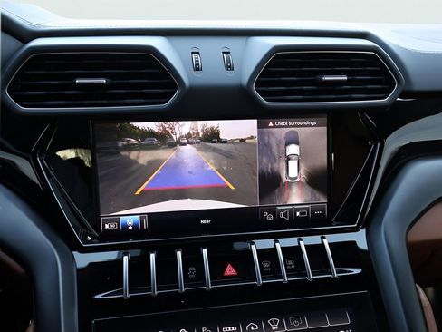 Used 2024 Lamborghini Urus S image 26