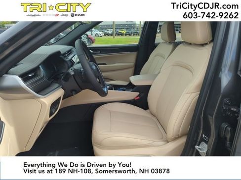 New 2025 Jeep Grand Cherokee Limited w/ Luxury Tech Group II image 15