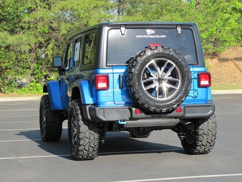 Used 2024 Jeep Wrangler Unlimited AWD/4WD image 8