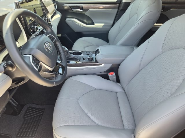 Certified 2026 Toyota Highlander Limited AWD/4WD image 11