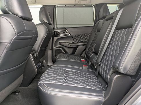 Used 2024 Mitsubishi Outlander SEL Black Edition image 16