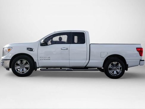 Used 2017 Nissan Titan SV image 9
